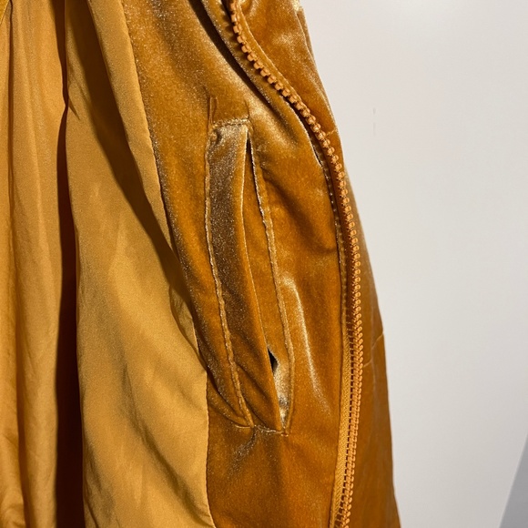 Fabletics Wander Velour Cropped Puffer Jacket Size Large - Picture 14 of 15